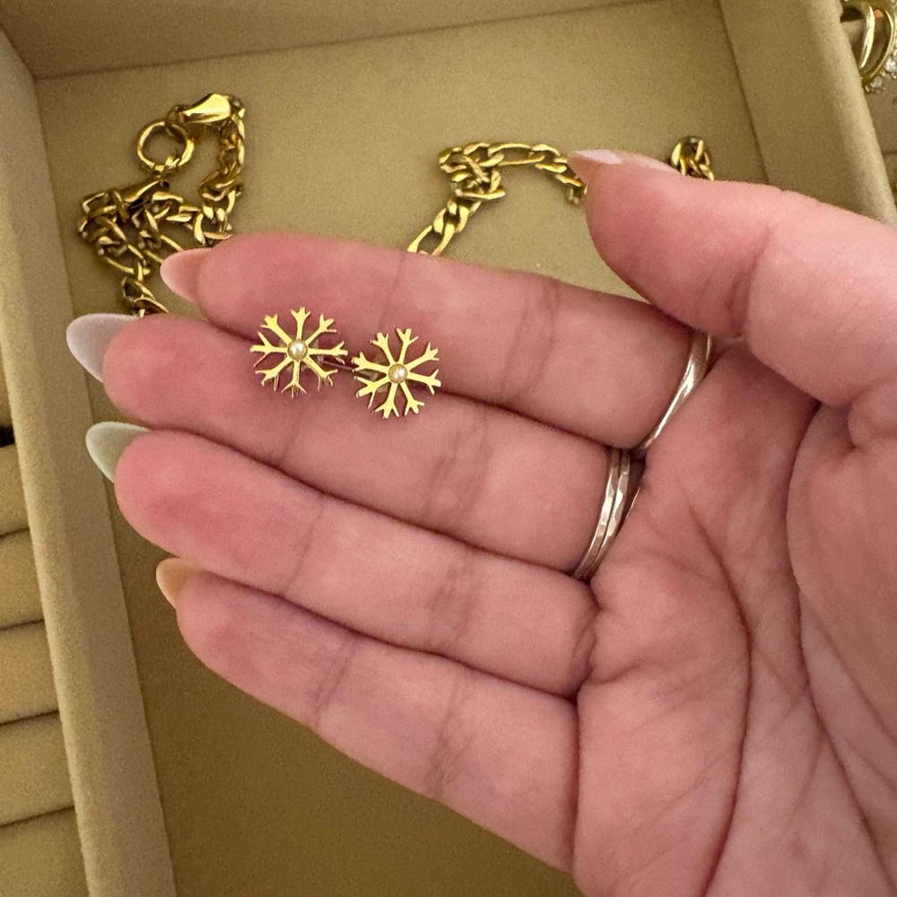 Oh Clementine Gold Snowflake Earrings